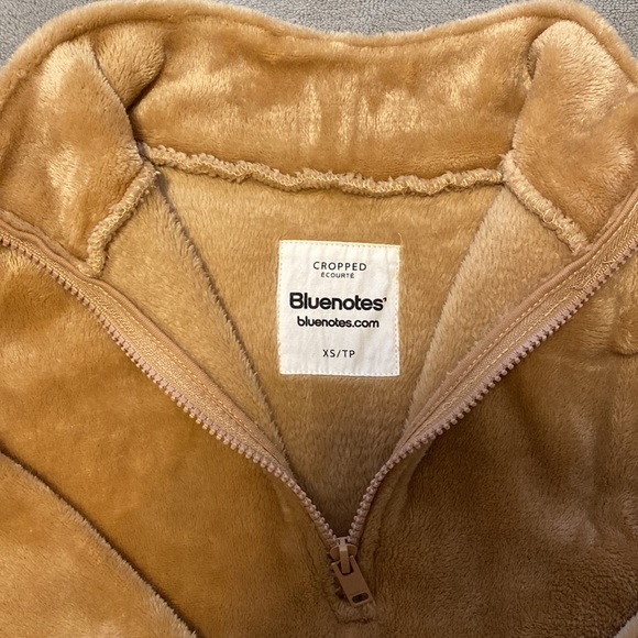 Fuzzy sweater - Picture 2 of 3